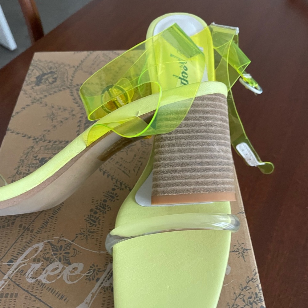 “Free People” Spring Shoes - Picture 4 of 5